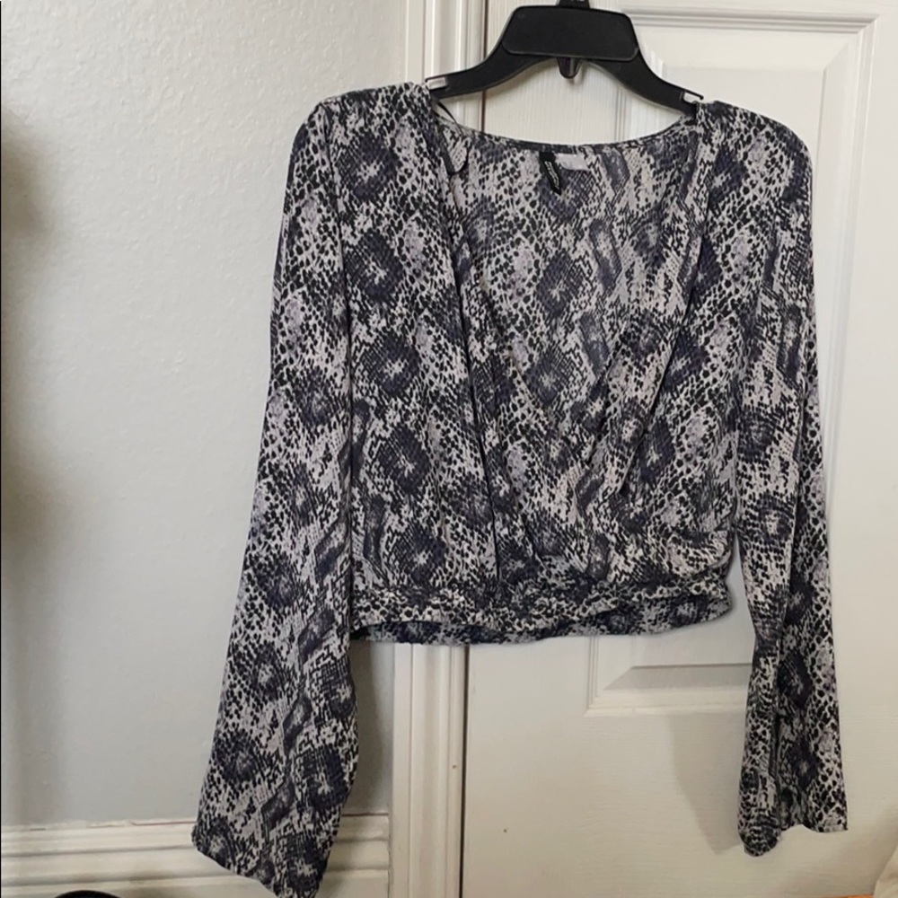 Snakeskin crop top w v cut